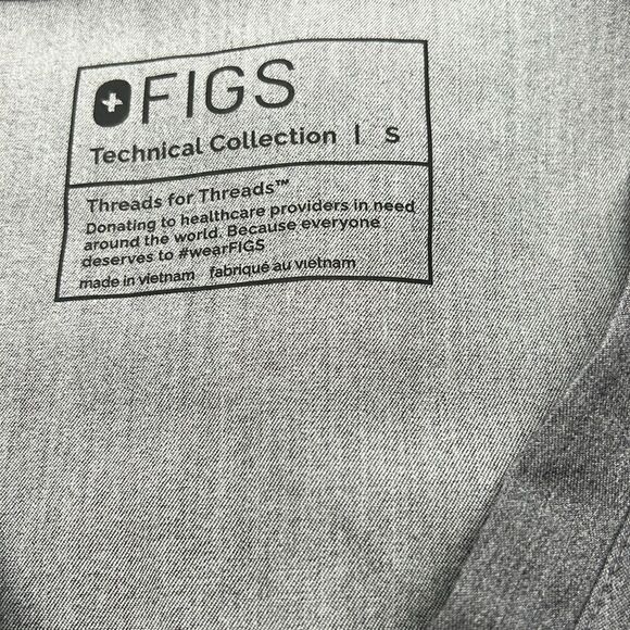 Figs Casma 3 pocket graphite v neck scrubs top small - Picture 7 of 7